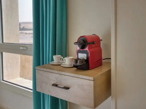 The Gate Hotel Front Pyramids & Sphinx View