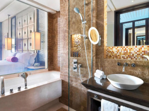 Al Bustan Palace, a Ritz-Carlton Hotel