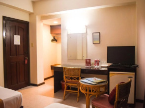 OYO 414 Humberto's Hotel