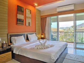 Whispering Palms Suite