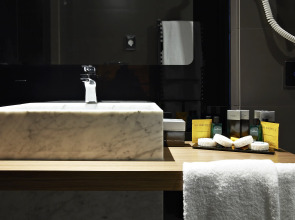 Отель The Building