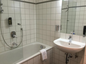 Binders Budget City Mountain Hotel