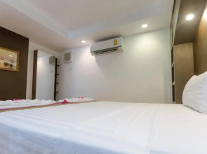 Porterhouse Beach Hotel