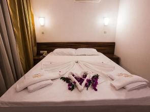 Monna Roza Beach Resort Hotel