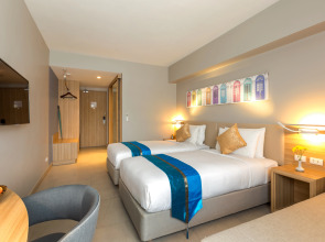 Отель Journeyhub Phuket Patong