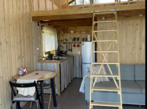 Черный домик