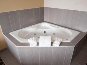 Carlyle Western Star Inn & Suites