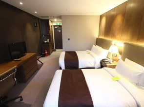 The Central Plaza Hotel