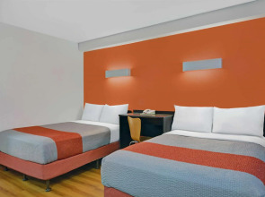 Motel 6 Cutler Bay, FL