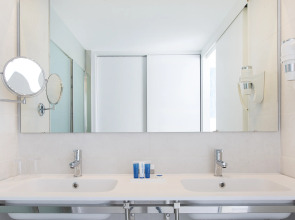 Reverence Life Hotel - Adults Only