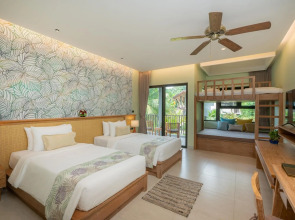 Khaolak Wanaburee Resort