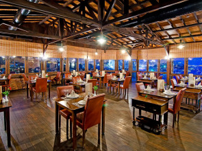 Korumar Deluxe Hotel