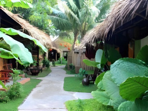Under the coconut tree - Hostel