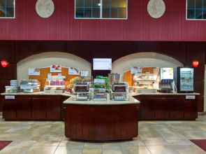 Holiday Inn Express & Suites Hollywood Walk Of Fame