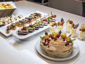 Отель The Views Oasis - Family Friendly