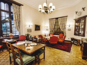 International au Lac Historic Lakeside Hotel