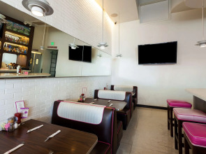 Ramada Plaza by Wyndham West Hollywood Hotel & Suites