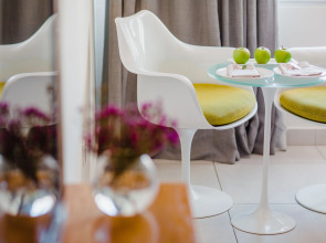 Napa Plaza Hotel - Adults Only