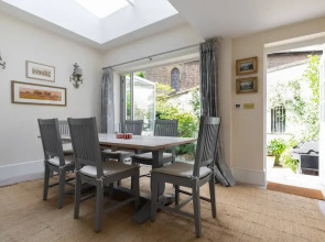 Portland Road X by Onefinestay