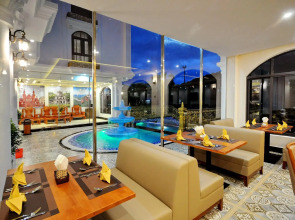 Crown Nguyen Hoang Hotel