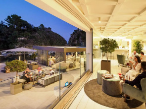 Atlantis Bay - VRetreats