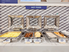 Holiday Inn Express & Suites Hollywood Walk Of Fame