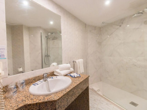 Golden Phoenix Hotel - Manila