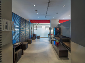 Отель Petit Palace Triball