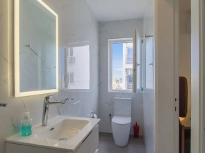 A Sunny Penthouse Modern 2 bdr - Sliema