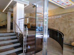 Hotel Monarque El Rodeo