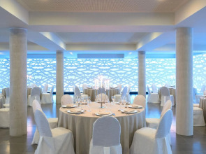 Le Meridien Ra Beach Hotel & Spa