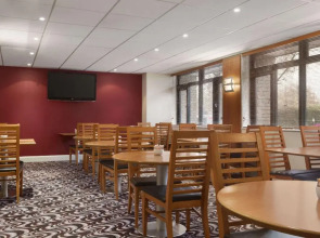 Waterloo Hub Hotel & Suites