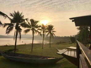 Kaengkrachan Boathouse Paradise Resort