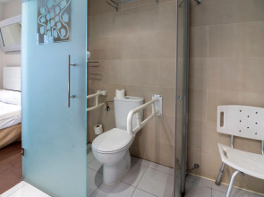 Отель Petit Palace Triball