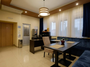 Airport Garni Hotel