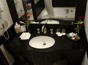 Radisson Hotel Chateau de Bangkok