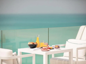 Anantara Santorini Abu Dhabi Retreat - Adults Only