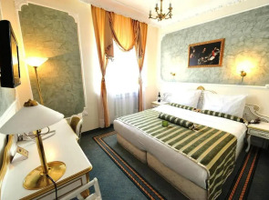 Queen's Astoria Design Hotel