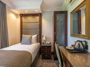 Hyde Park International