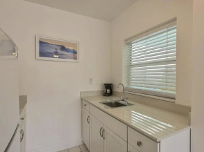 Sea Beach Plaza - Near Jungle Queen Riverboat