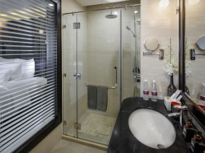 Paradise Suites Hotel