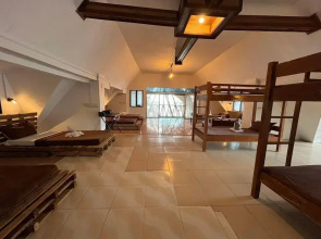 On Board Panglao Beach Hostel and Resort