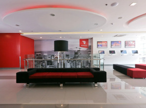 Red Planet Makati Amorsolo