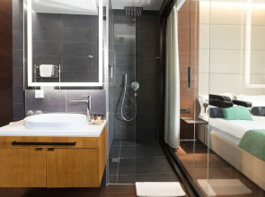 Dominic Smart & Luxury Suites Parliament