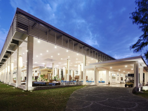 Sandy Beach Non Nuoc Resort