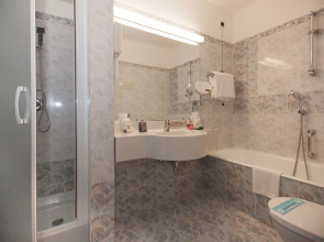 Отель IH Milano Ambasciatori