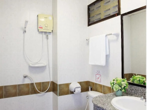 Rambuttri Village Inn & Plaza