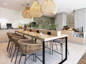 Отель Malaga Alameda Centro Affiliated by Meliá