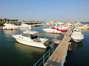 Al Bander Hotel & Resort