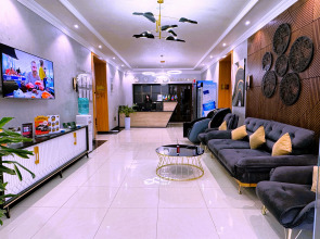 Отель The Moon Hotel